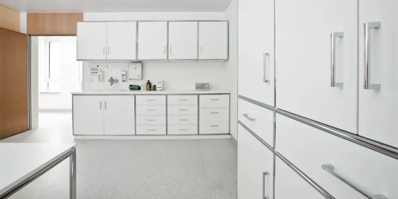 Klinikraum mit Bosse Stauraummodulen