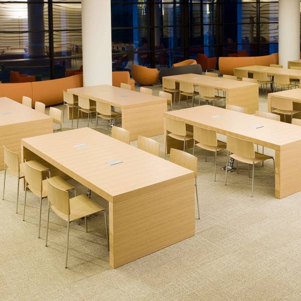 Besprechungstisch-Andreu-World-Closed-Table-01.jpg
