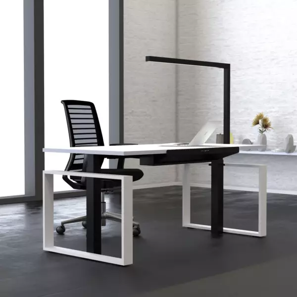 Höhenverstellbarer Schreibtisch Masterlift 4 / schwarz–weiß