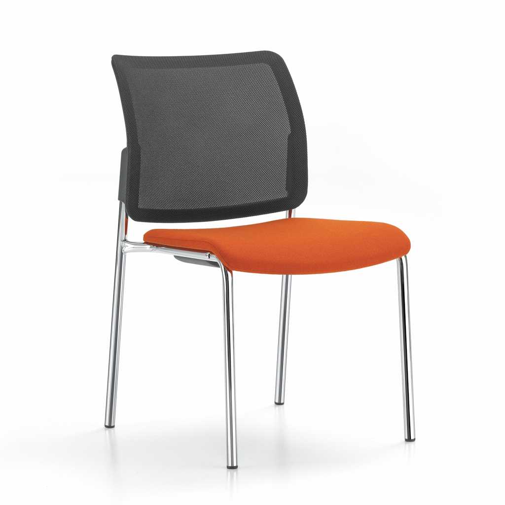 Hochwertiger Stapelstuhl mit orangener gepolsterter Sitzfläche. Schwarze Rückenlehne aus Netzgewebe. Keine Armlehnen.