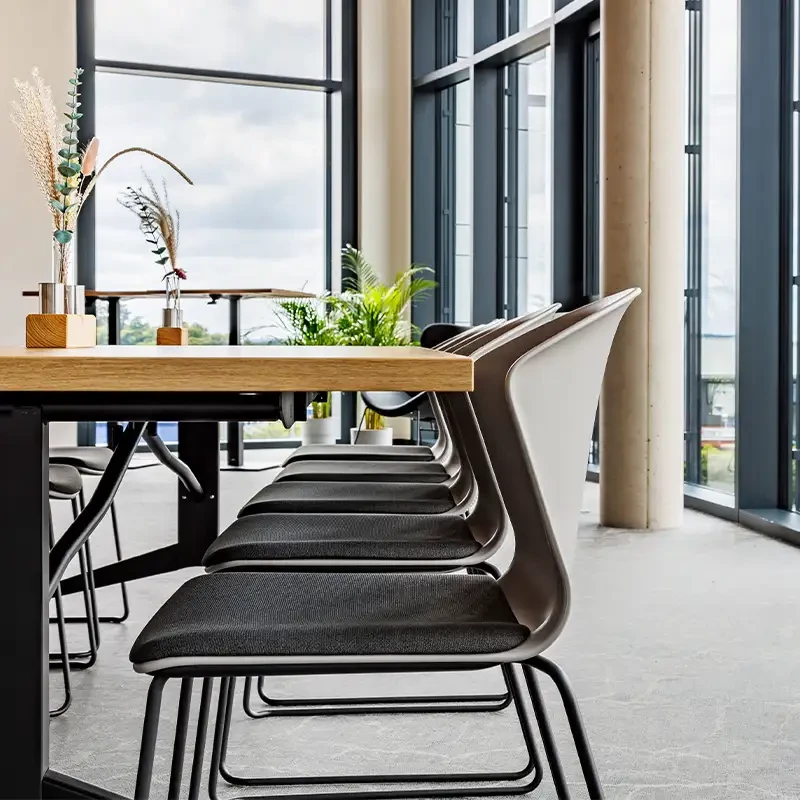 Moderne Stapelbare Stühle mit Polsterung