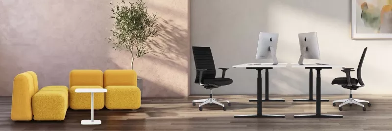 Bürodrehstuhl Scoreo von höhenverstellbarem Schreibtisch mit MasterLounge-Elementen