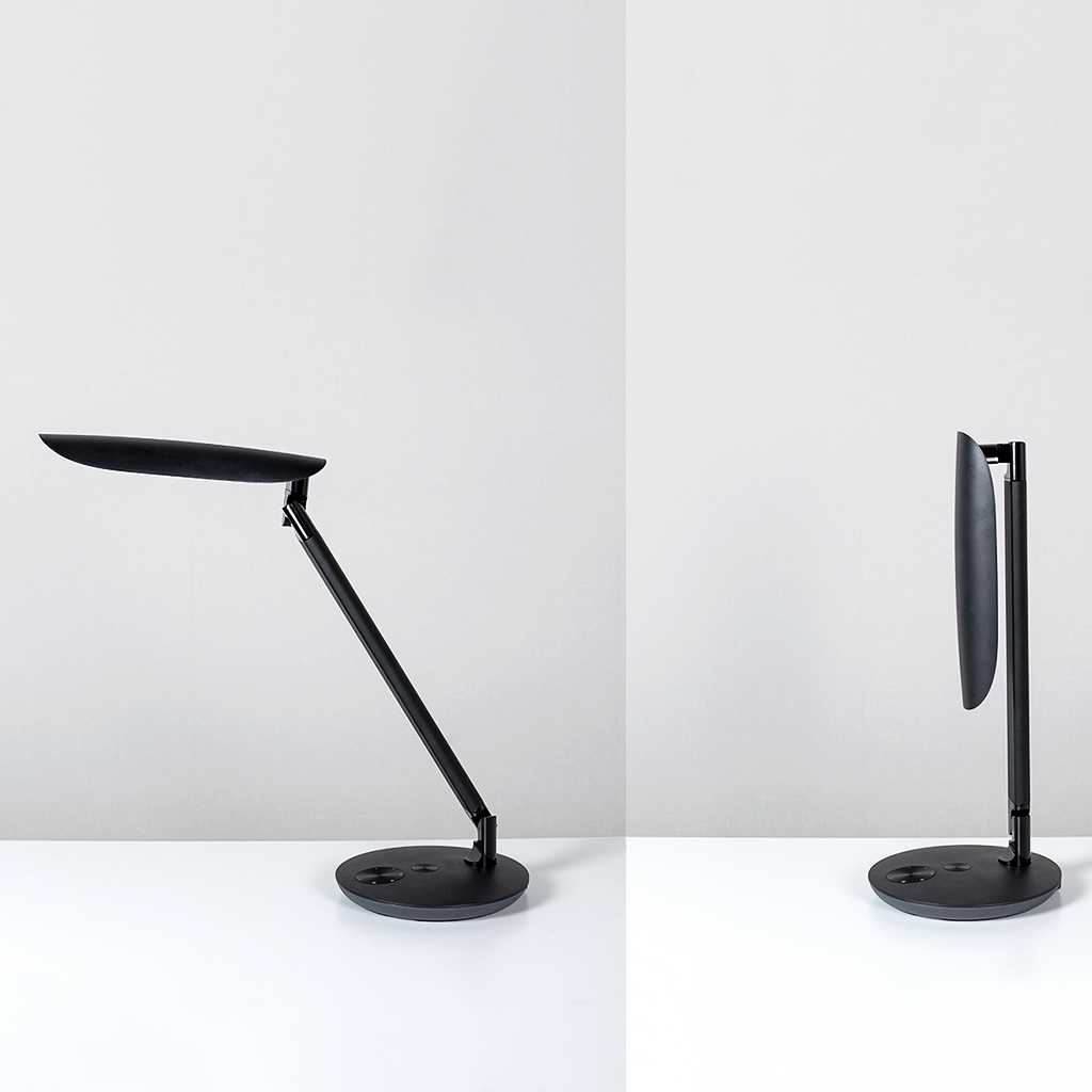 Funktionale Tischleuchte Schwarze Schreibtischlape in minimalistischer, moderner Optik. Einklappbar und platzsparend.