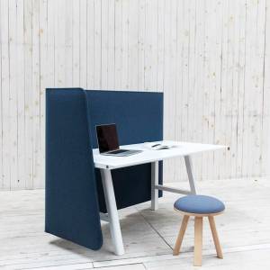 Tischtrennwand-BuzziWrap-FrontDesk.BuzziSpace-01.jpg