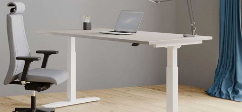 weißer ergonomischer Schreibtisch