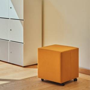 Hocker Max, eckig mit Rollen