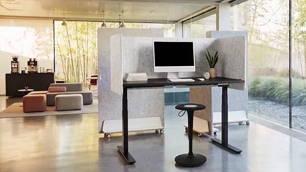 Bewegung direkt am Arbeitsplatz, maximale Ergonomie mit dem EcoStool in Kombination mit einem höhenverstellbarem Schreibtisch
