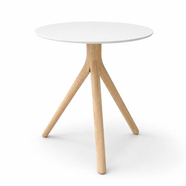 BM970469_Andreu_World_Nuez_Café_Table_01.jpg