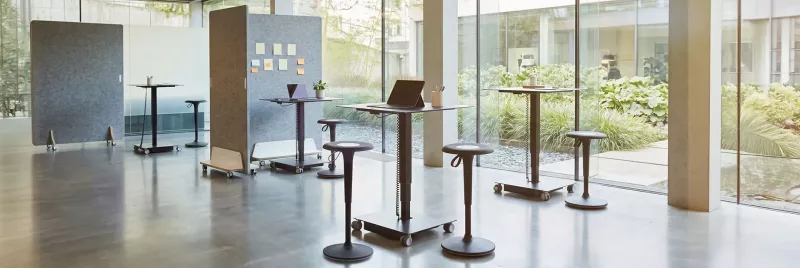 Büro-Hocker EcoStool 3 im agilen Raum