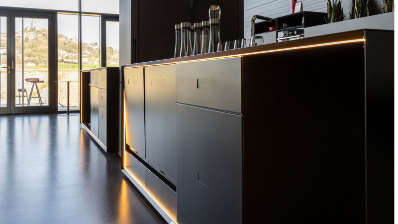 media/image/Masterbox-Kueche-Frontansicht-Work-KitchenwWQGxBswh7yLm.jpg