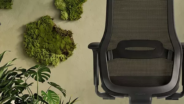 Netzrücken mit Lordosenstütze am schwarzen MasterChair Premium