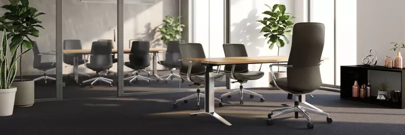 Chefsessel Executio 3 im Besprechungsraum mit Mastelift 5 Flex