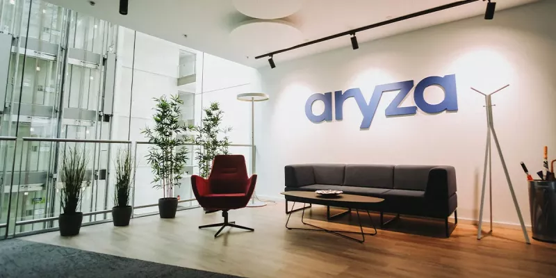 Moderner Wartebereich mit Sessel und Couch bei Aryza