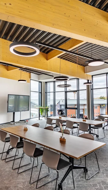 Flexibel stellbare klapp-und rollbare Tische